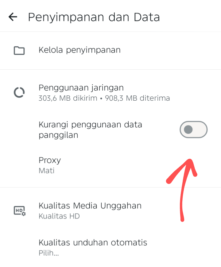Mengaktifkan fitur Kurangi Penggunaan Data Panggilan di pengaturan Penyimpanan dan Data WhatsApp.
