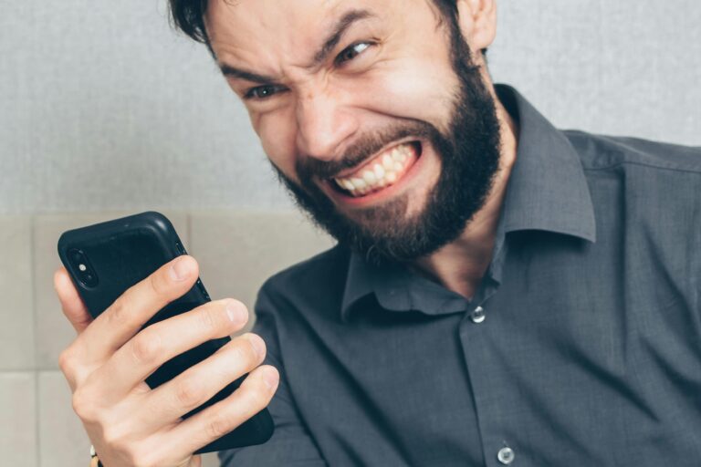 7 Cara Jitu Mengatasi HP Lemot (Android & iPhone, Auto Ngebut!)